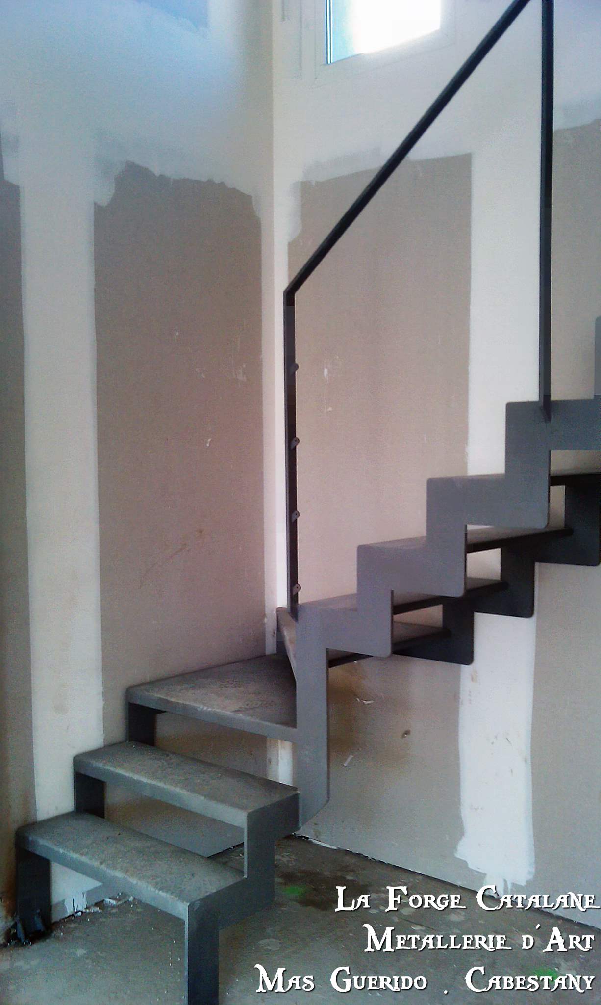 escalier limons cremaillere double decoupe laser marches fer 49 forge catalane.jpg